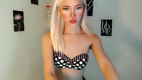 Snapshot of nicole_amore chatting on 02/15/26, 05:48 ITS ME NICOLE online show from 02/15/26, 05:48