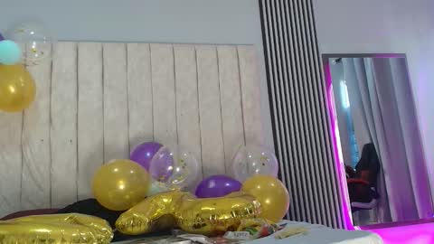 nicole_and_thiago online show from 09/25/25, 08:56