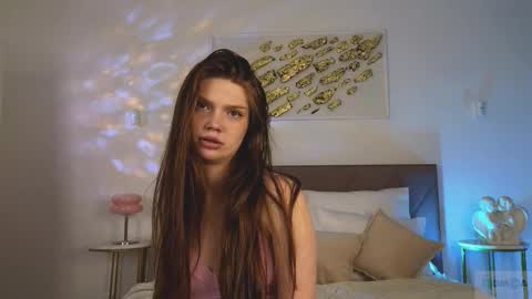 Nicole online show from 10/08/25, 10:18