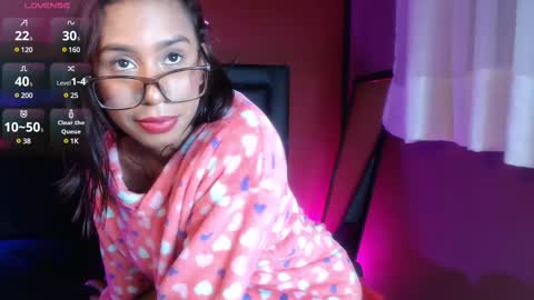 nicole_brown1126 online show from 03/08/25, 06:21