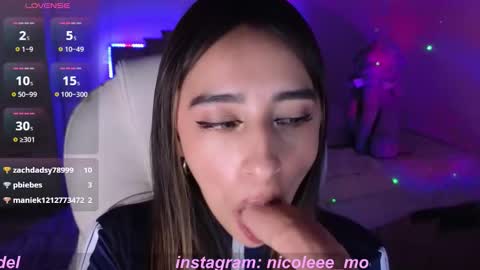 Snapshot of nicole_edwards chatting on 09/23/25, 12:46 Nicole online show from 09/23/25, 12:46