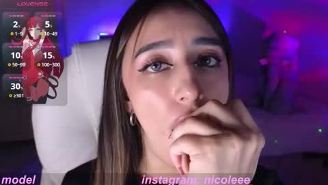 Snapshot of nicole_edwards chatting on 09/24/25, 01:09 Nicole online show from 09/24/25, 01:09