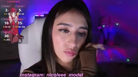 Snapshot of nicole_edwards chatting on 09/29/25, 11:31 Nicole online show from 09/29/25, 11:31