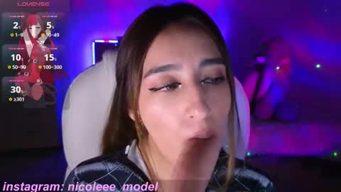 Snapshot of nicole_edwards chatting on 10/01/25, 12:27 Nicole online show from 10/01/25, 12:27