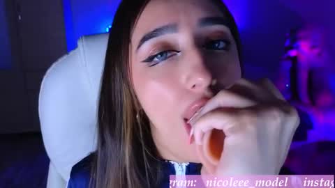 Snapshot of nicole_edwards chatting on 10/23/25, 04:01 Nicole online show from 10/23/25, 04:01