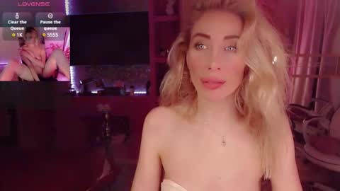 Nicole online show from 10/04/25, 01:25