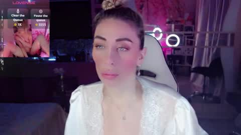 Nicole online show from 12/21/25, 03:46