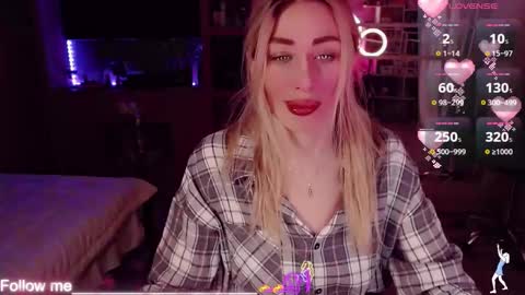 Snapshot of nicole_g0ld_ chatting on 01/17/26, 10:46 Nicole online show from 01/17/26, 10:46
