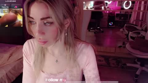 Snapshot of nicole_g0ld_ chatting on 03/29/26, 07:47 Nicole online show from 03/29/26, 07:47