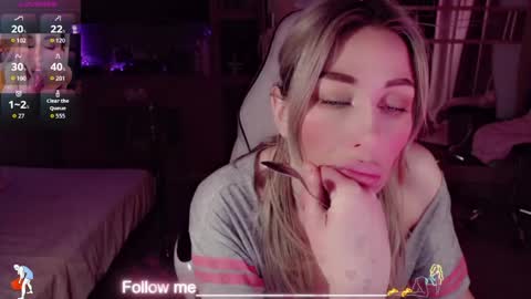 Snapshot of nicole_g0ld_ chatting on 04/05/26, 01:36 Nicole online show from 04/05/26, 01:36
