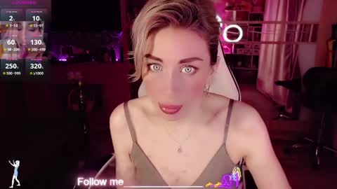 Snapshot of nicole_g0ld_ chatting on 04/18/26, 09:59 Nicole online show from 04/18/26, 09:59
