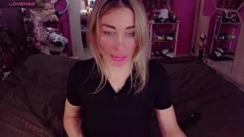 Snapshot of nicole_g0ld_ chatting on 05/10/26, 06:35 Nicole online show from 05/10/26, 06:35