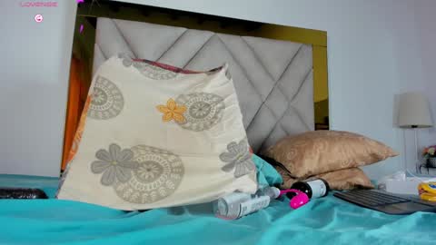 nicole_grace0 online show from 02/08/25, 03:10