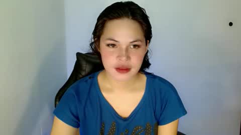 nicole_kiss01 online show from 10/22/25, 07:52