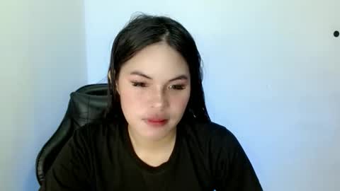 Snapshot of nicole_kiss01 chatting on 11/12/25, 08:15 nicole_kiss01 online show from 11/12/25, 08:15