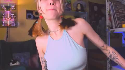 Snapshot of nicole_matt chatting on 10/12/25, 12:31 Nicole online show from 10/12/25, 12:31