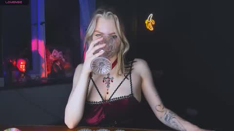 Snapshot of nicole_matt chatting on 11/01/25, 02:35 Nicole online show from 11/01/25, 02:35