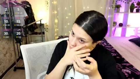 My name is Nicole. I m completely new here online show from 11/08/25, 10:26