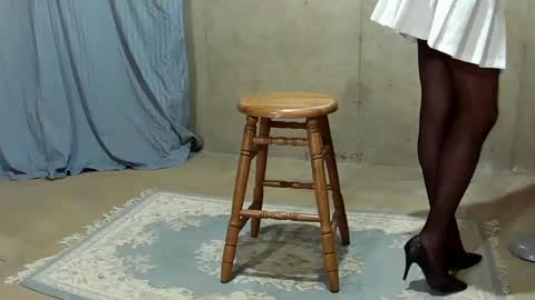 Snapshot of nicole_t chatting on 09/24/25, 06:00 Nicole T online show from 09/24/25, 06:00