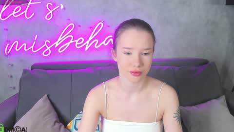 Snapshot of nicole_vasquezz chatting on 04/06/26, 01:14 Nicole My schedule for the week 2 GMT 9am-15pm Mo Tu Th Fr online show from 04/06/26, 01:14