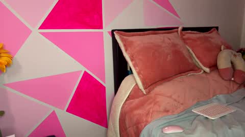 Nicole online show from 09/29/25, 04:17