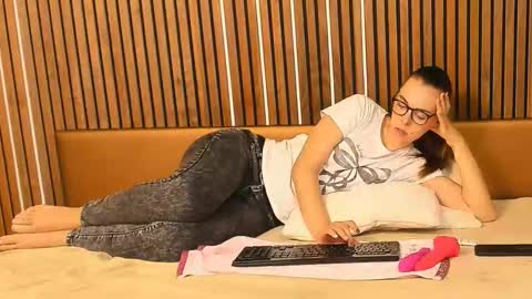 Snapshot of nicoleakg chatting on 09/19/25, 07:21 Nicole AKG online show from 09/19/25, 07:21