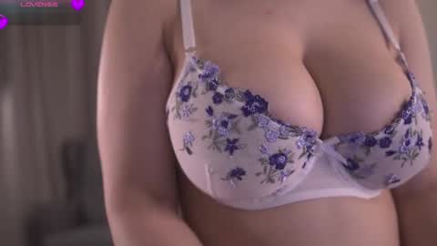 Snapshot of nicoledurham chatting on 10/12/25, 01:04 Kimmy online show from 10/12/25, 01:04