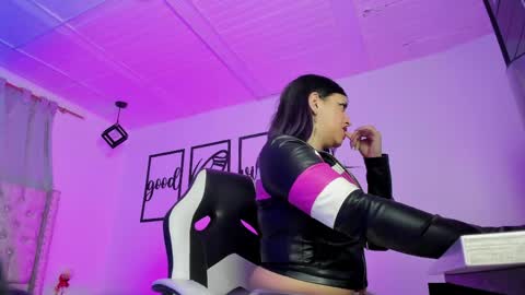 nicolee millerr online show from 05/20/26, 12:33
