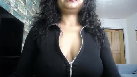 Nicole online show from 05/25/26, 06:03