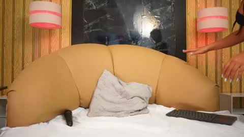 Nicol Flores  GMT-5 1530-2200  online show from 12/16/25, 04:23