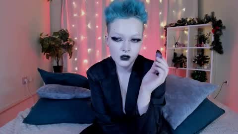 Nicole online show from 12/22/24, 08:47