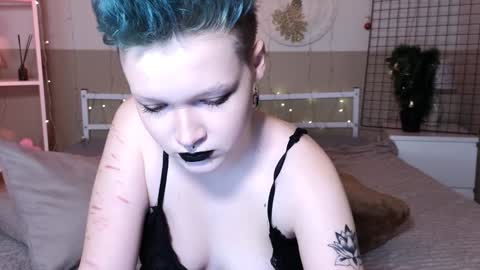 Nicole online show from 12/31/24, 06:37