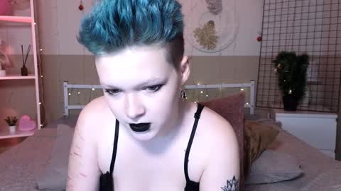 Nicole online show from 12/31/24, 12:46
