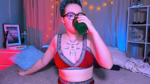 Nicole online show from 01/19/25, 11:32