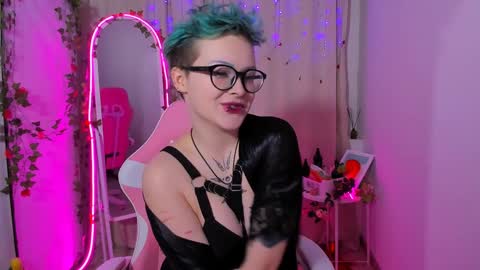 Nicole online show from 01/31/25, 09:16