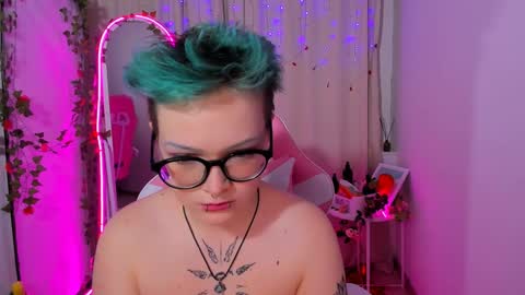 Nicole online show from 02/01/25, 12:18