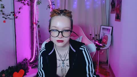Nicole online show from 02/06/25, 03:48