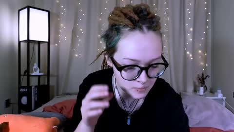 Nicole online show from 02/28/25, 05:37