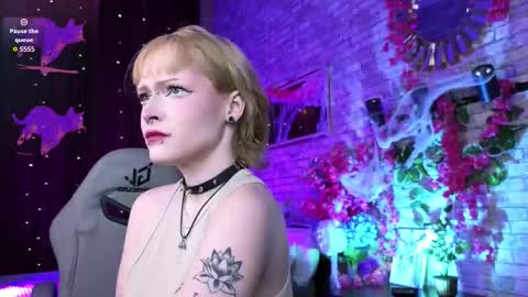 Nicole online show from 10/22/25, 08:52