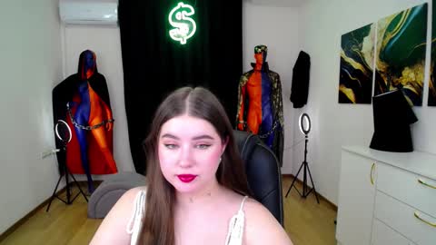 nicolefoxery online show from 12/05/24, 06:43