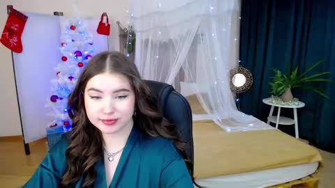 nicolefoxery online show from 12/10/24, 10:26