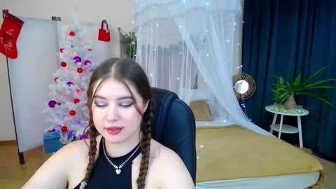 nicolefoxery online show from 12/11/24, 10:16