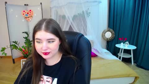 nicolefoxery online show from 02/17/25, 10:14