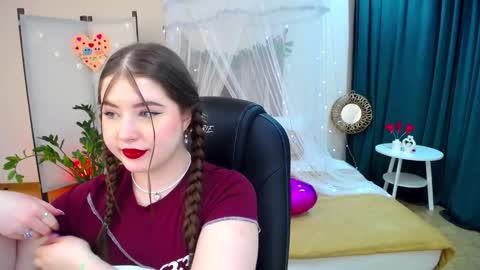 nicolefoxery online show from 02/19/25, 06:32