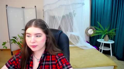 nicolefoxery online show from 03/08/25, 12:11