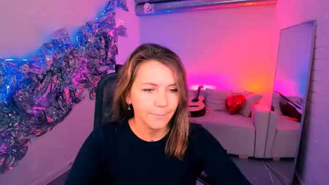 nicolehits online show from 10/13/25, 09:20