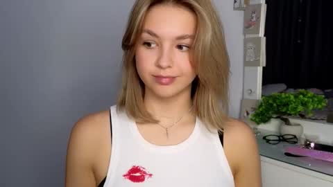 Snapshot of nicolelevis chatting on 12/05/25, 05:53 Nicole online show from 12/05/25, 05:53