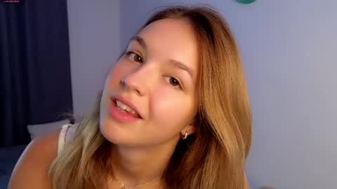 Nicole online show from 05/17/26, 07:32