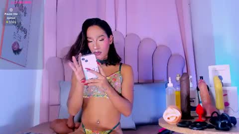 nicolemadrird online show from 07/18/26, 07:50