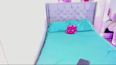 nicoleparker10 online show from 12/24/24, 05:38